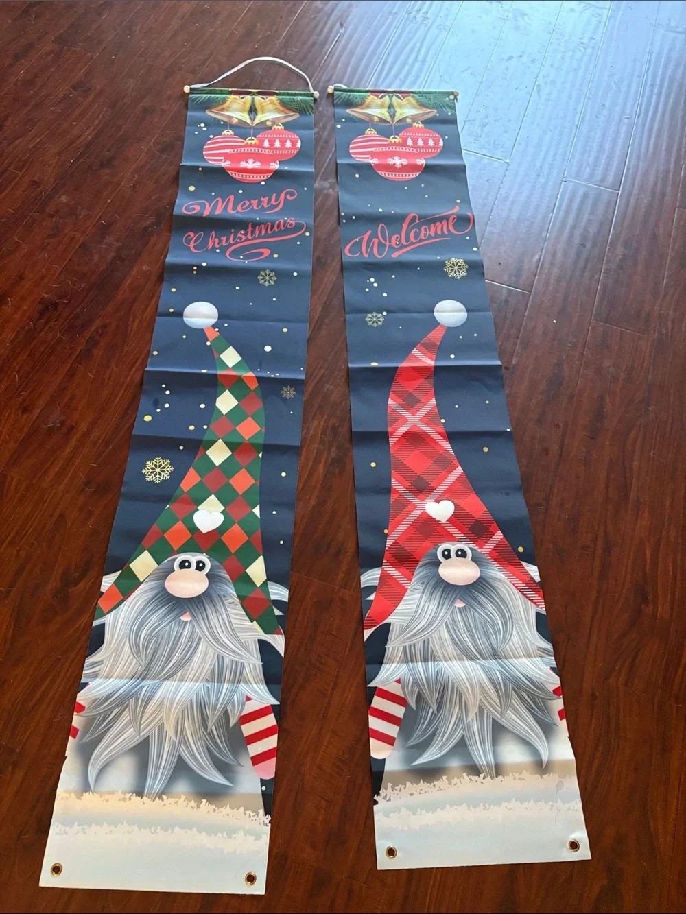 Gnome Christmas door, signs banners